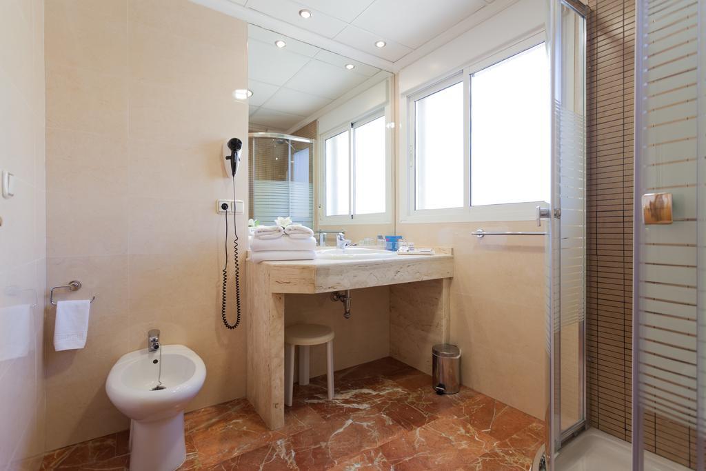 Doppelzimmer mit seitlichem Meerblick